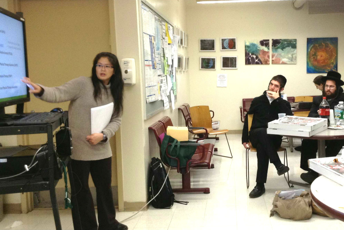 Dr. Cynthia Mark of the Kessler Institute for Rehabilitation in East Brunswick, N.J,addresses members of the Physical Therapy Club at LAS. 